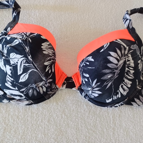 VENUS Tropicoral Padded Bikini Top, size C - Picture 2 of 8